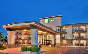 Holiday Inn Express & Suites Branson 76 Central Branson, Mo